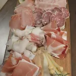 卡希纳拉巴罗特农庄酒店 * Diano dʼAlba